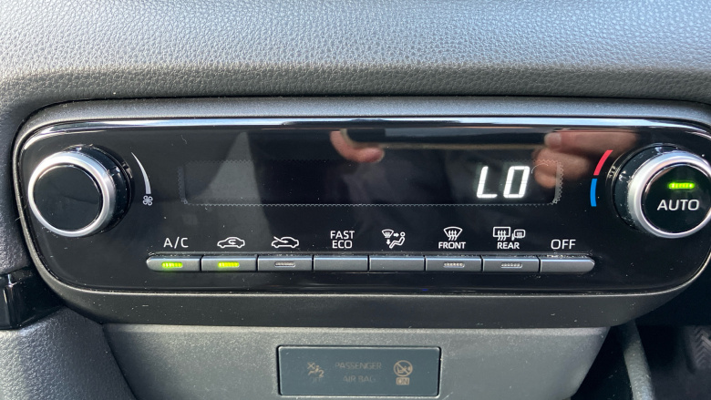 Toyota Yaris 1.5 Hybrid Design 5dr CVT Hybrid Hatchback